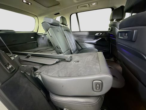 Used 2019 BMW X7 xDrive40i w/ Cold Weather Package image 27