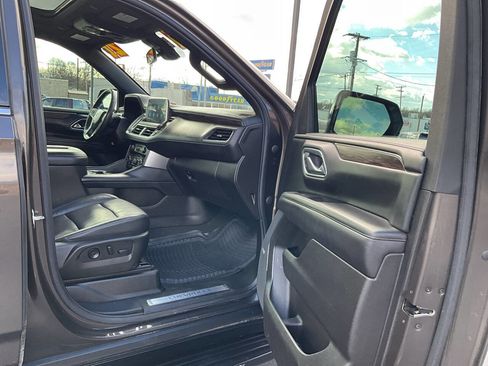 Used 2021 Chevrolet Suburban LT w/ LT Signature Package image 27