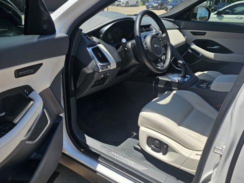 Used 2018 Jaguar E-PACE SE image 24