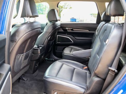 Used 2025 Kia Telluride S FWD image 9