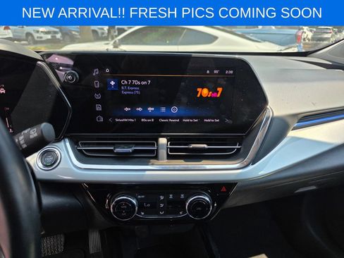 Used 2025 Chevrolet Trax LT w/ LT Convenience Package FWD image 10