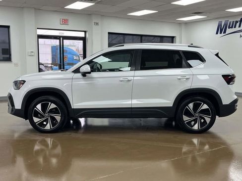 Used 2025 Volkswagen Taos SE image 8