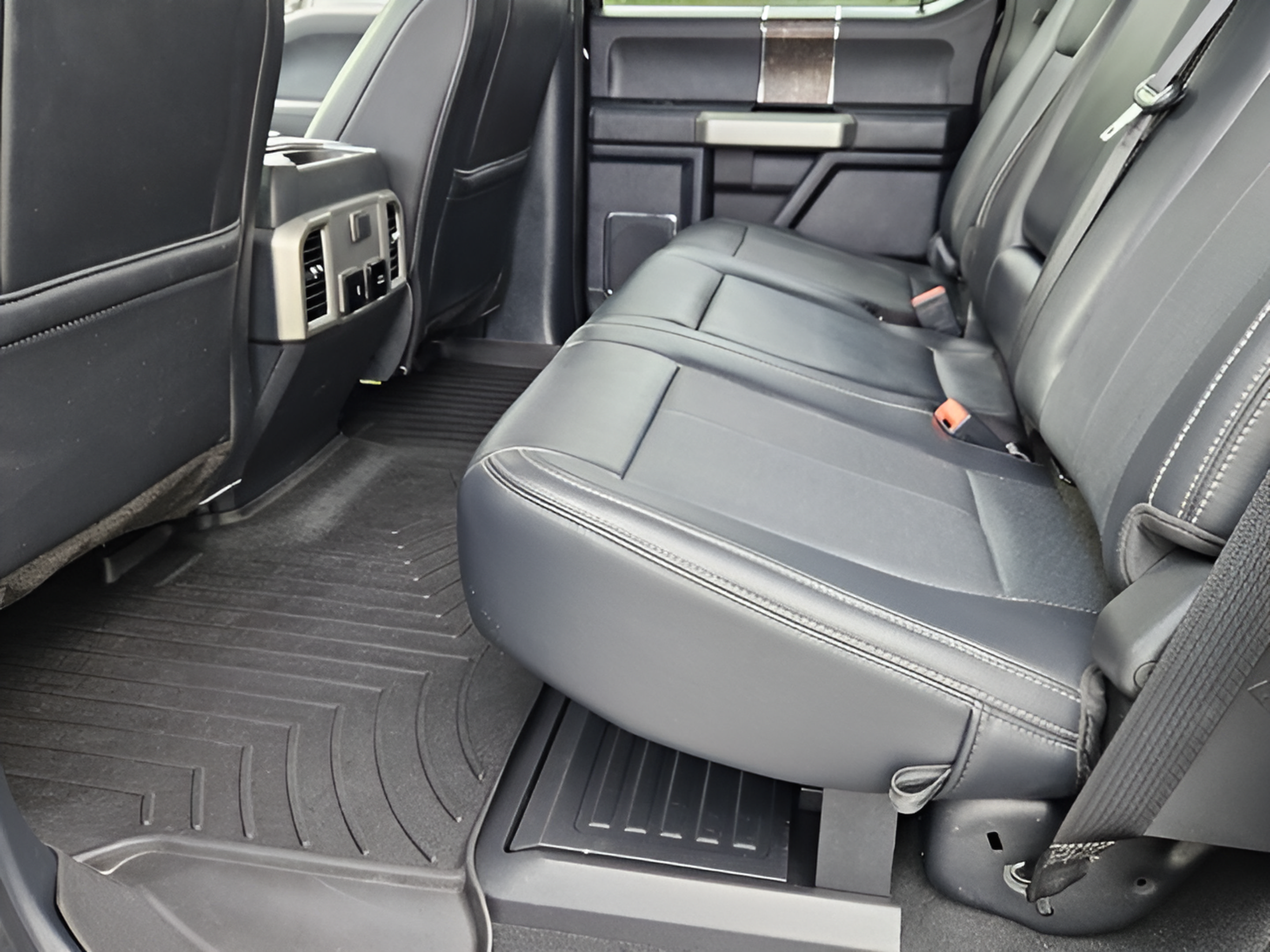 Used 2022 Ford F250 Lariat w/ Lariat Ultimate Package AWD/4WD image 9