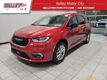 New 2026 Chrysler Pacifica Select