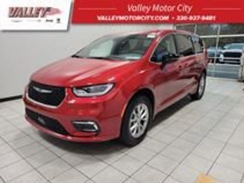 New 2026 Chrysler Pacifica Select image 1