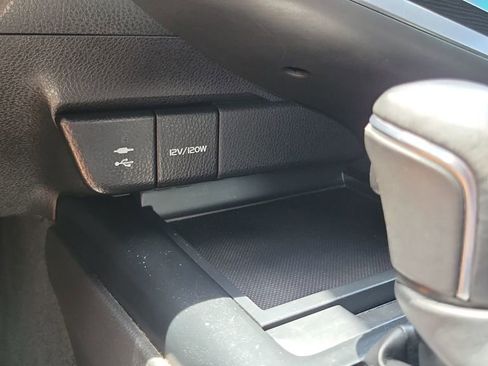 Used 2019 Toyota Camry SE FWD image 18