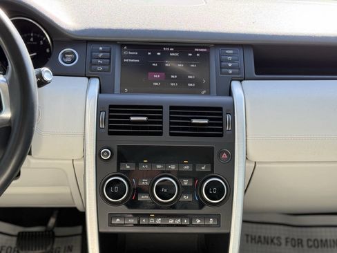 Used 2017 Land Rover Discovery Sport SE image 17