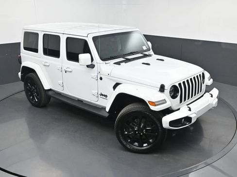 Used 2022 Jeep Wrangler Unlimited Sahara AWD/4WD image 32