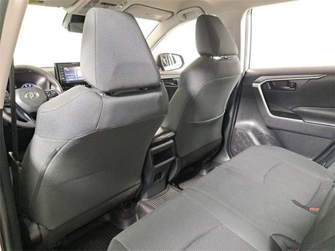 Used 2020 Toyota RAV4 LE image 11
