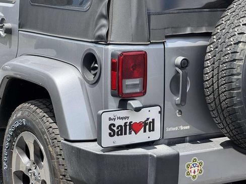 Used 2018 Jeep Wrangler Unlimited Sahara AWD/4WD image 4