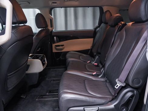 Used 2024 Kia Carnival EX image 20