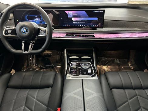 Used 2023 BMW i7 xDrive60 w/ Executive Package 2 AWD/4WD image 16