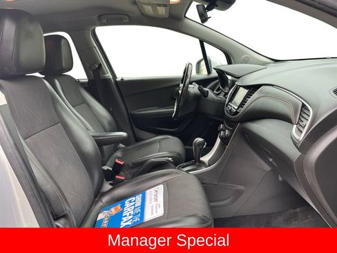 Used 2019 Chevrolet Trax LT w/ LT Convenience Package AWD/4WD image 11