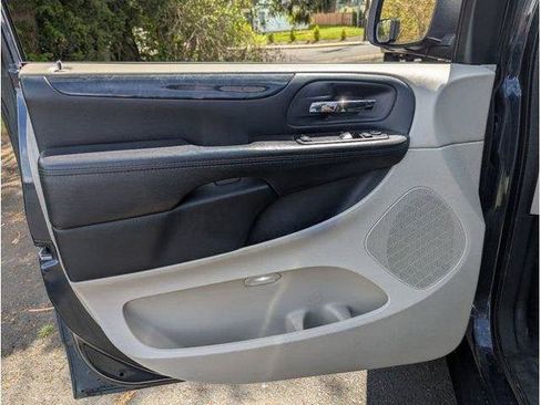 Used 2013 Dodge Grand Caravan American Value Package w/ UConnect Hands-Free Group FWD image 43