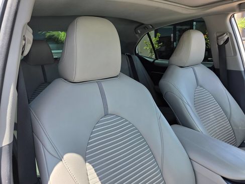 Used 2019 Toyota Camry SE w/ Carpet Mat Package FWD image 16