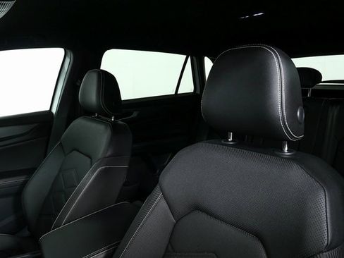 Certified 2025 Volkswagen Atlas Cross Sport SE image 5