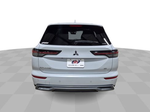 Used 2025 Mitsubishi Outlander SE AWD/4WD image 8