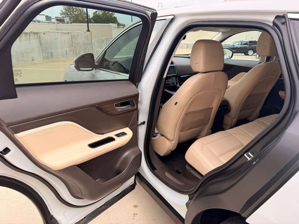 Used 2019 Jaguar F-PACE Prestige AWD/4WD image 16