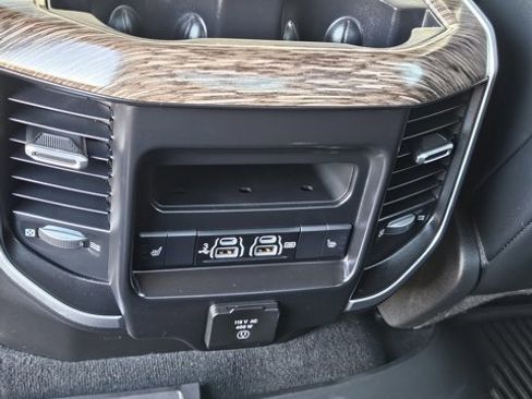 Used 2020 RAM 1500 Laramie image 17