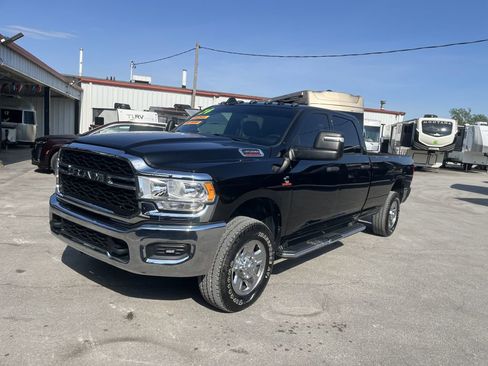 Used 2024 RAM 3500 Tradesman w/ Chrome Appearance Group AWD/4WD image 6