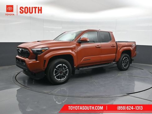 Used 2025 Toyota Tacoma TRD Sport w/ TRD Sport Upgrade Package AWD/4WD image 6