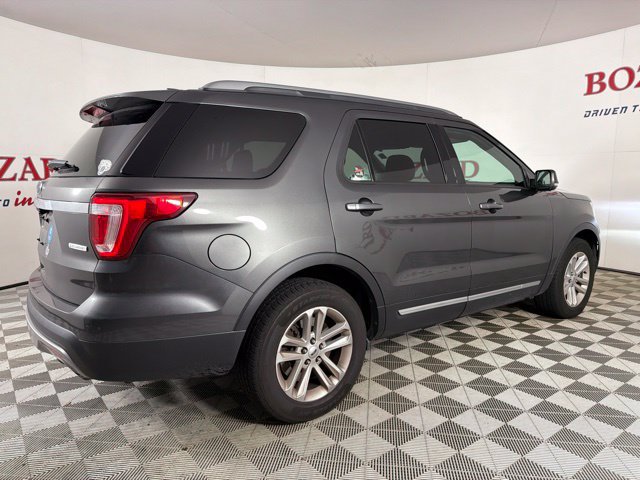 Used 2017 Ford Explorer XLT w/ Equipment Group 202A FWD image 13