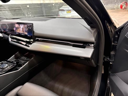 Used 2026 BMW 530i w/ M Sport Package RWD image 18