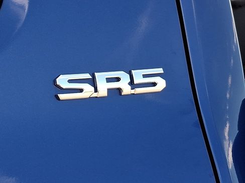 Used 2025 Toyota Tacoma SR5 AWD/4WD image 31