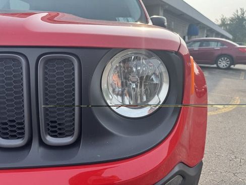 Used 2016 Jeep Renegade Trailhawk w/ Premium Trailhawk Package AWD/4WD image 9