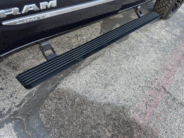 Used 2021 RAM 1500 Limited w/ Body Color Bumper Group RWD image 11