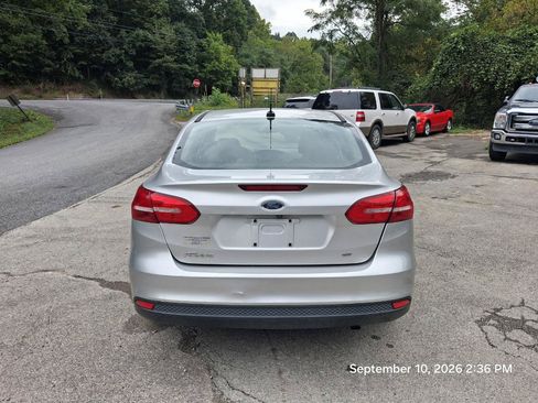 Used 2016 Ford Focus SE FWD image 4