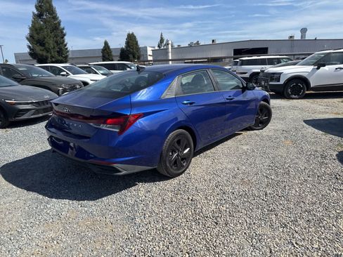 Used 2021 Hyundai Elantra SEL w/ Convenience Package FWD image 5