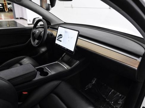 Used 2021 Tesla Model Y Long Range AWD/4WD image 19