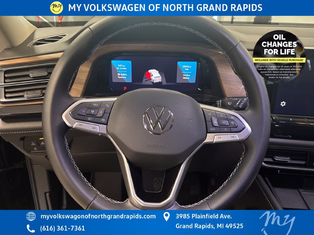 Used 2024 Volkswagen Atlas SE AWD/4WD image 14
