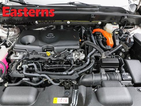 Used 2024 Toyota Venza LE image 7