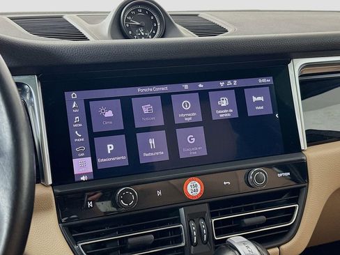 Certified 2023 Porsche Macan image 15