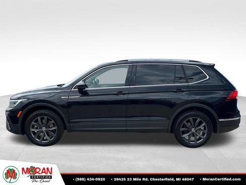 Used 2022 Volkswagen Tiguan SE w/ Panoramic Sunroof Package AWD/4WD image 2