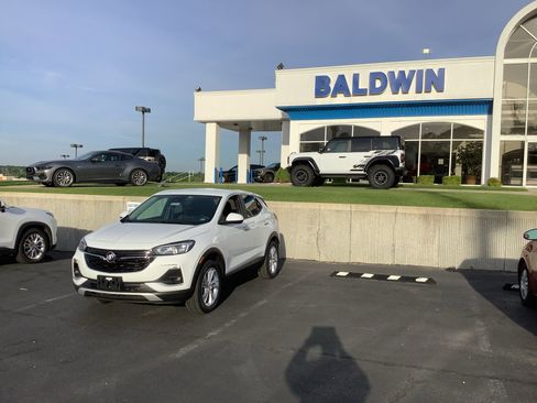 Used 2023 Buick Encore GX Preferred w/ Cold Weather Comfort Package AWD/4WD image 3