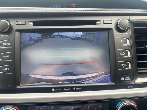 Used 2019 Toyota Highlander XLE AWD/4WD image 21