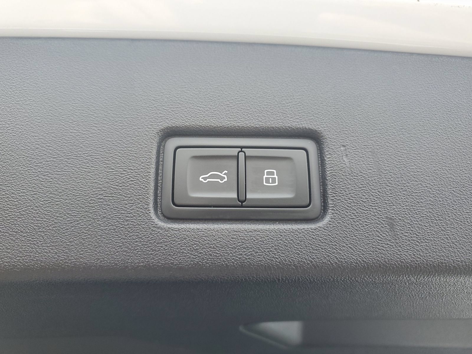 Used 2023 Audi Q4 e-tron Premium Plus AWD/4WD image 9