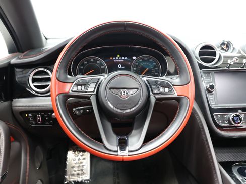 Used 2019 Bentley Bentayga image 27