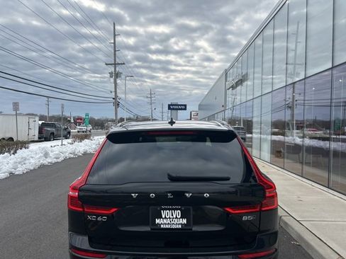 Certified 2025 Volvo XC60 B5 Plus image 4