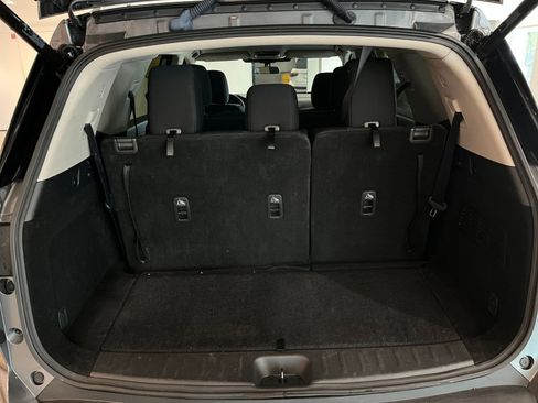 Used 2025 Nissan Pathfinder SV AWD/4WD image 33