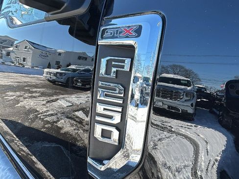 Used 2022 Ford F250 XL w/ STX Appearance Package image 9
