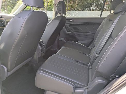 Used 2023 Volkswagen Tiguan SE w/ Panoramic Sunroof Package image 5