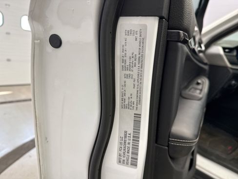 Used 2021 Jeep Grand Cherokee L Laredo w/ Luxury Tech Group I AWD/4WD image 12