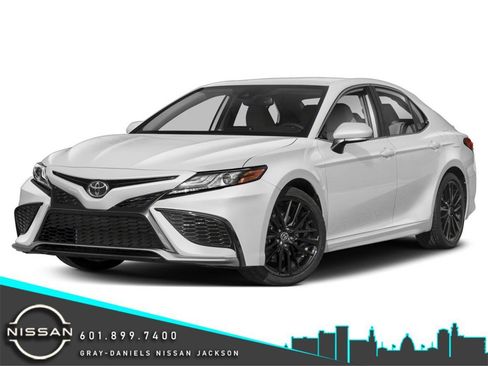 Used 2024 Toyota Camry SE image 1