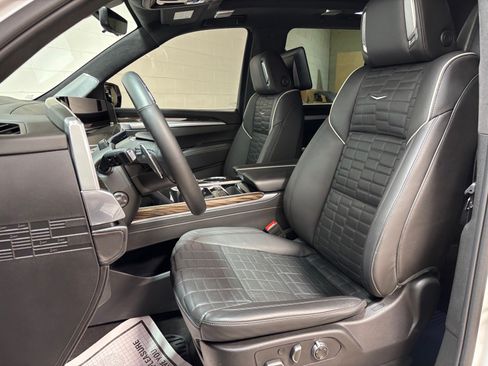 Used 2025 Cadillac Escalade Sport Platinum w/ LPO, ONYX Package AWD/4WD image 23