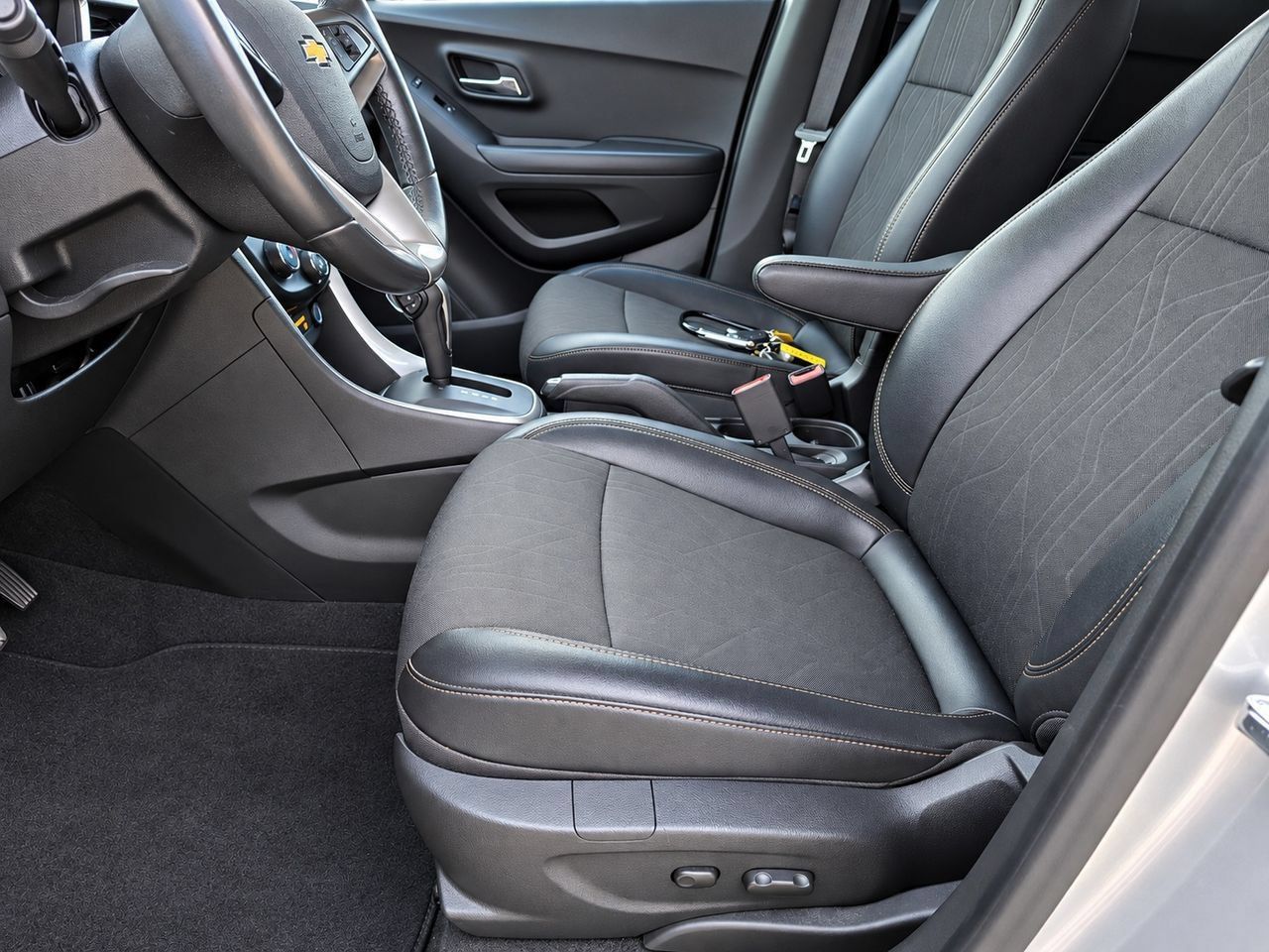 Certified 2020 Chevrolet Trax LT w/ LT Convenience Package AWD/4WD image 15