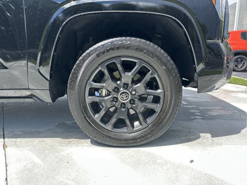 Used 2024 Toyota Tundra Platinum AWD/4WD image 13